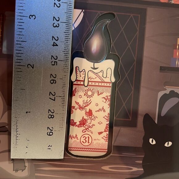 Loungefly X Hocus Pocus Black Flame Candle Lenticular Pin LE only 2000!! - Picture 9 of 9